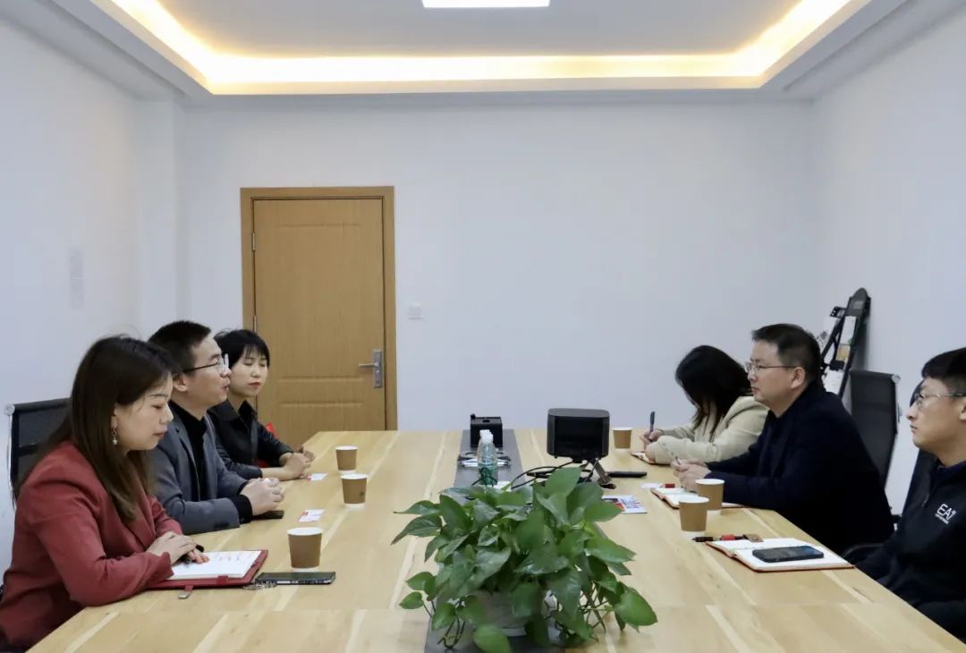 武漢市高新技術產業協會授予我司理事單位牌匾.jpg 武漢市高新技術產業協會授予我司理事單位牌匾.jpg
